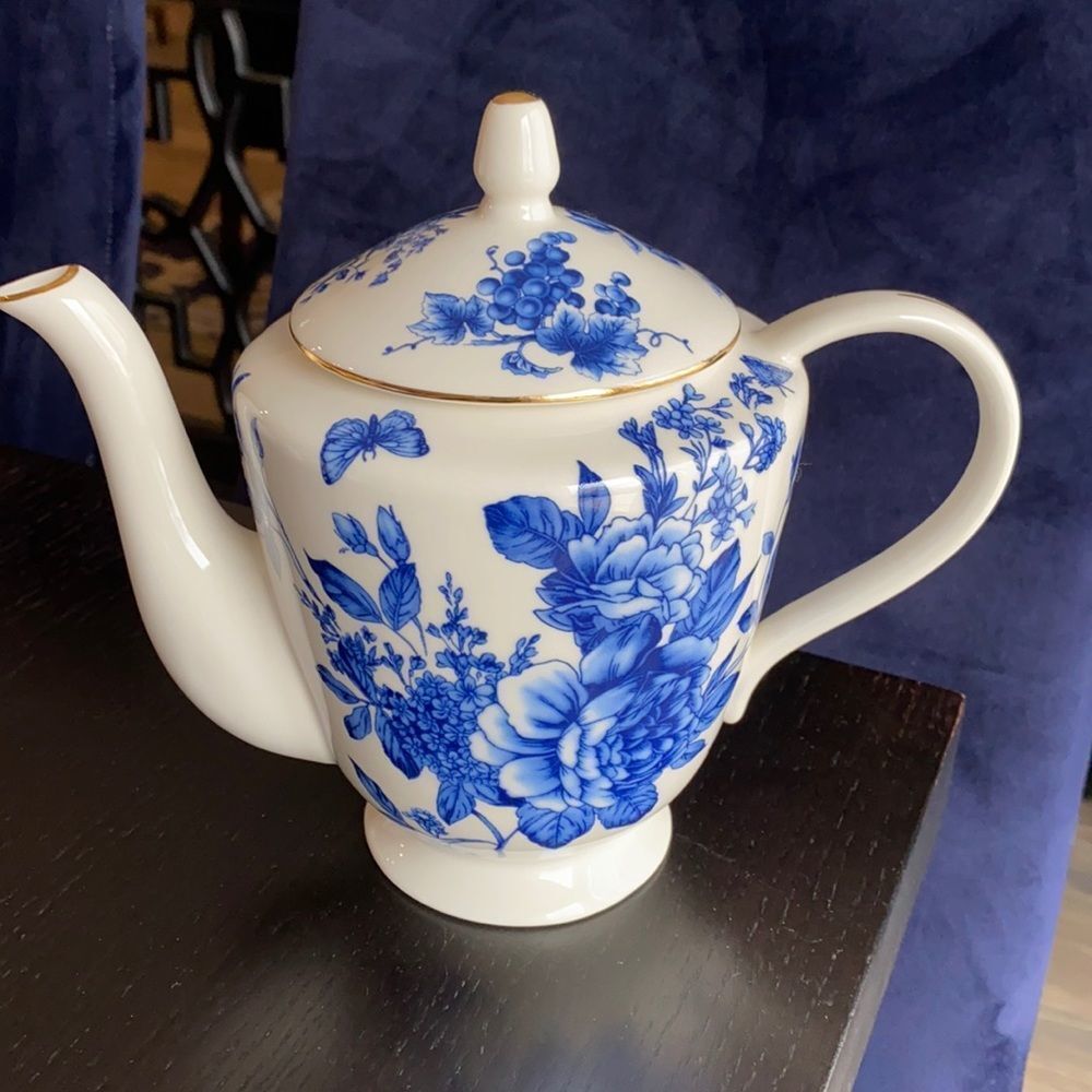 🎈SALE 🎈 Grace’ Teaware Teapot.